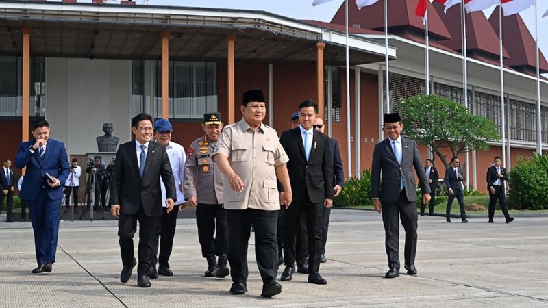 Presiden Republik Indonesia, Prabowo Subianto bertolak menuju Cebu, Filipina, pada Kamis, 7 Mei 2026, dalam rangka menghadiri Konferensi Tingkat Tinggi (KTT) ke-48 ASEAN yang berlangsung pada 7-8 Mei 2026. Kepala Negara bersama rombongan terbatas lep