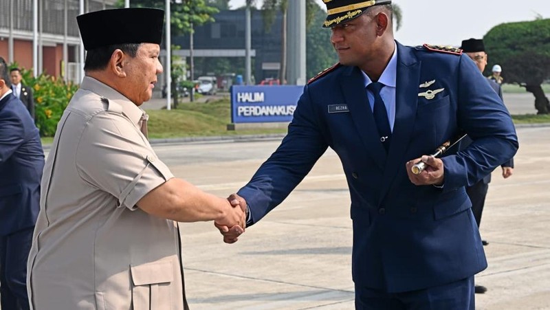 Presiden Republik Indonesia, Prabowo Subianto bertolak menuju Cebu, Filipina, pada Kamis, 7 Mei 2026, dalam rangka menghadiri Konferensi Tingkat Tinggi (KTT) ke-48 ASEAN yang berlangsung pada 7-8 Mei 2026. Kepala Negara bersama rombongan terbatas lepas landas dari Pangkalan TNI AU Halim Perdanakusuma, Jakarta, sekitar pukul 09.10 WIB.  (Biro Pers, Media, dan Informasi Sekretariat Presiden)