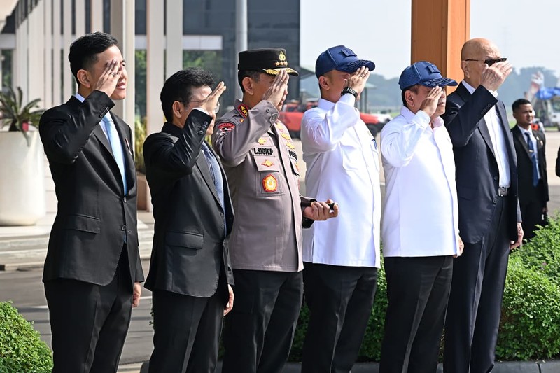 Presiden Republik Indonesia, Prabowo Subianto bertolak menuju Cebu, Filipina, pada Kamis, 7 Mei 2026, dalam rangka menghadiri Konferensi Tingkat Tinggi (KTT) ke-48 ASEAN yang berlangsung pada 7-8 Mei 2026. Kepala Negara bersama rombongan terbatas lepas landas dari Pangkalan TNI AU Halim Perdanakusuma, Jakarta, sekitar pukul 09.10 WIB.  (Biro Pers, Media, dan Informasi Sekretariat Presiden)