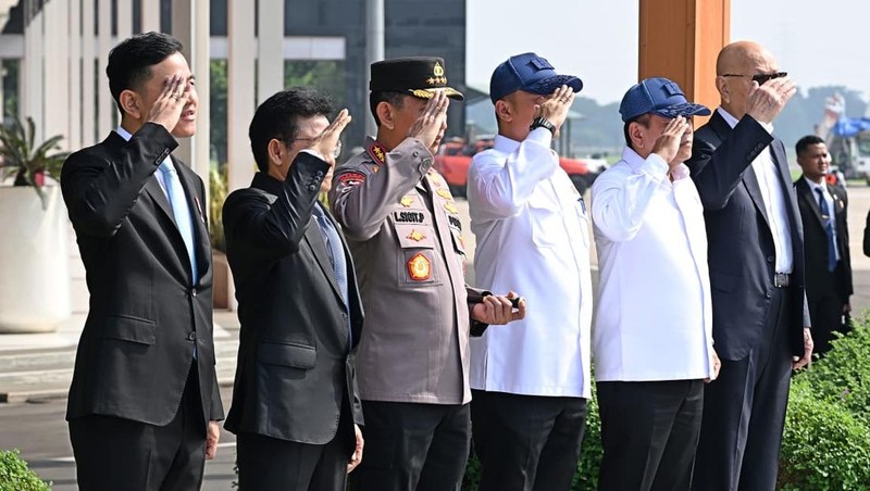 Presiden Republik Indonesia, Prabowo Subianto bertolak menuju Cebu, Filipina, pada Kamis, 7 Mei 2026, dalam rangka menghadiri Konferensi Tingkat Tinggi (KTT) ke-48 ASEAN yang berlangsung pada 7-8 Mei 2026. Kepala Negara bersama rombongan terbatas lepas landas dari Pangkalan TNI AU Halim Perdanakusuma, Jakarta, sekitar pukul 09.10 WIB.  (Biro Pers, Media, dan Informasi Sekretariat Presiden)