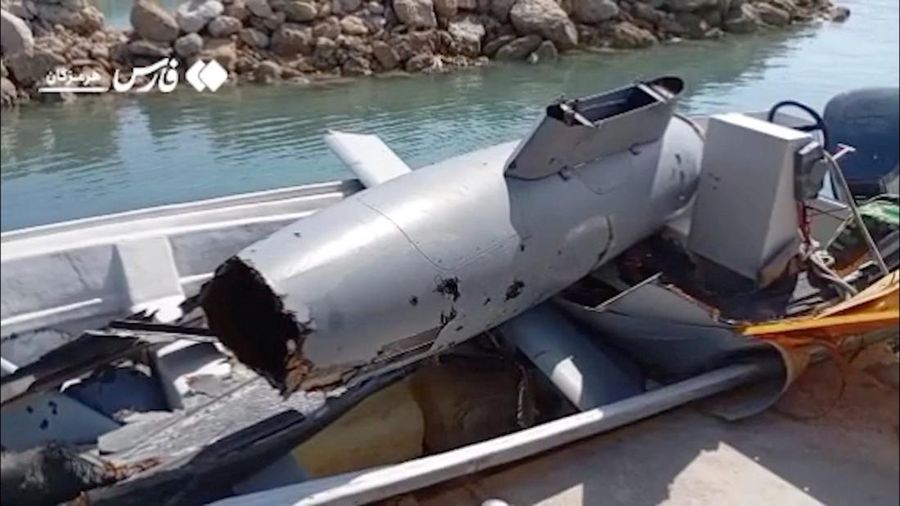 Puing-puing drone ditempatkan di atas perahu, di Pulau Hormuz, Iran, dalam cuplikan video yang dirilis pada 6 Mei 2026 ini. (Pool via WANA (West Asia News Agency)/ via REUTERS)