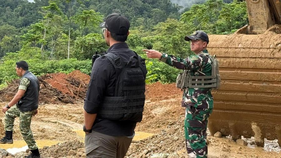 Satuan Tugas Penegakan Hukum (Satgas PKH) Korwil Nabire menertibkan aktivitas Penambangan Emas Tanpa Izin (PETI) di kawasan hutan wilayah Siriwo dan Uwapa, Kabupaten Nabire, Papua Tengah, Senin (4/5/2026) dini hari.