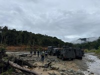 Satuan Tugas Penegakan Hukum (Satgas PKH) Korwil Nabire menertibkan aktivitas Penambangan Emas Tanpa Izin (PETI) di kawasan hutan wilayah Siriwo dan Uwapa, Kabupaten Nabire, Papua Tengah, Senin (4/5/2026) dini hari. (Dok. Puspen TNI)