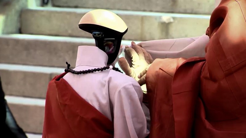 Sebuah robot biksu humanoid pertama di Korea Selatan resmi diperkenalkan kepada publik di Kuil Jogye, Rabu (6/5/2026), menjelang perayaan Hari Raya Waisak atau Hari Ulang Tahun Buddha. (Yonhap News Television via Reuters)