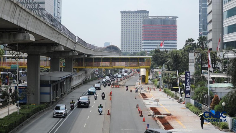 Sejumlah kendaraan melewati Jalan H.R. Rasuna Said, Kuningan, Jakarta, Kamis (7/5/2026).