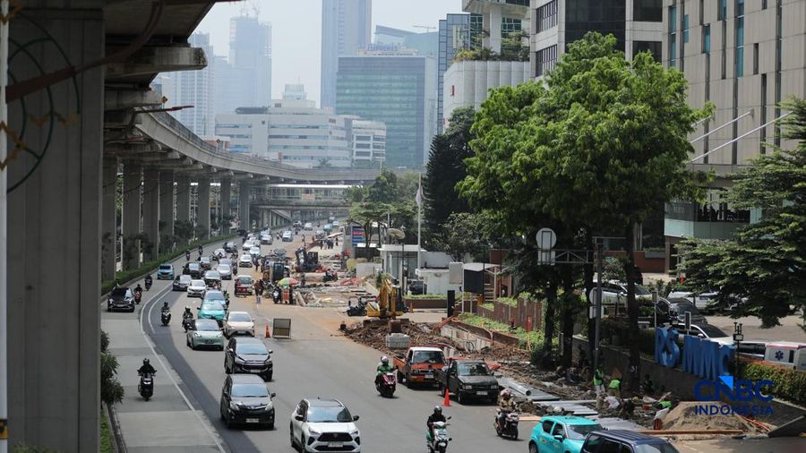 Sejumlah kendaraan melewati Jalan H.R. Rasuna Said, Kuningan, Jakarta, Kamis (7/5/2026).