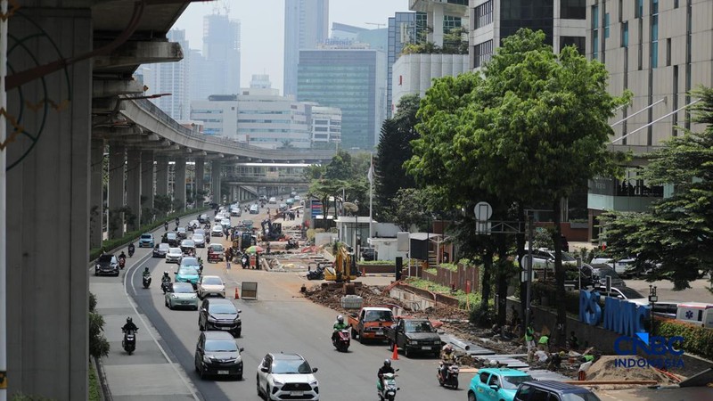 Sejumlah kendaraan melewati Jalan H.R. Rasuna Said, Kuningan, Jakarta, Kamis (7/5/2026).