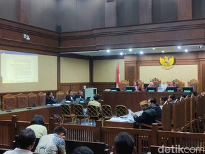Video: Momen Noel Peluk dan Cium Anaknya Seusai Sidang