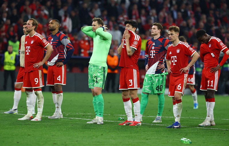 Soccer Football - UEFA Champions League - Semi Final - Second Leg - Bayern Munich v Paris St Germain - Allianz Arena, Munich, Germany - May 6, 2026 Paris St Germain's Fabian Ruiz with teammates celebrate after reaching the UEFA Champions League final REUTERS/Angelika Warmuth
