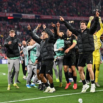 Soccer Football - UEFA Champions League - Semi Final - Second Leg - Bayern Munich v Paris St Germain - Allianz Arena, Munich, Germany - May 6, 2026 Paris St Germain's Fabian Ruiz with teammates celebrate after reaching the UEFA Champions League final