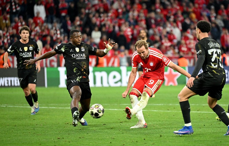 Soccer Football - UEFA Champions League - Semi Final - Second Leg - Bayern Munich v Paris St Germain - Allianz Arena, Munich, Germany - May 6, 2026 Paris St Germain's Fabian Ruiz with teammates celebrate after reaching the UEFA Champions League final REUTERS/Angelika Warmuth