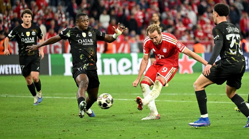 Soccer Football - UEFA Champions League - Semi Final - Second Leg - Bayern Munich v Paris St Germain - Allianz Arena, Munich, Germany - May 6, 2026 Bayern Munich's Harry Kane scores their first goal REUTERS/Angelika Warmuth     TPX IMAGES OF THE DAY