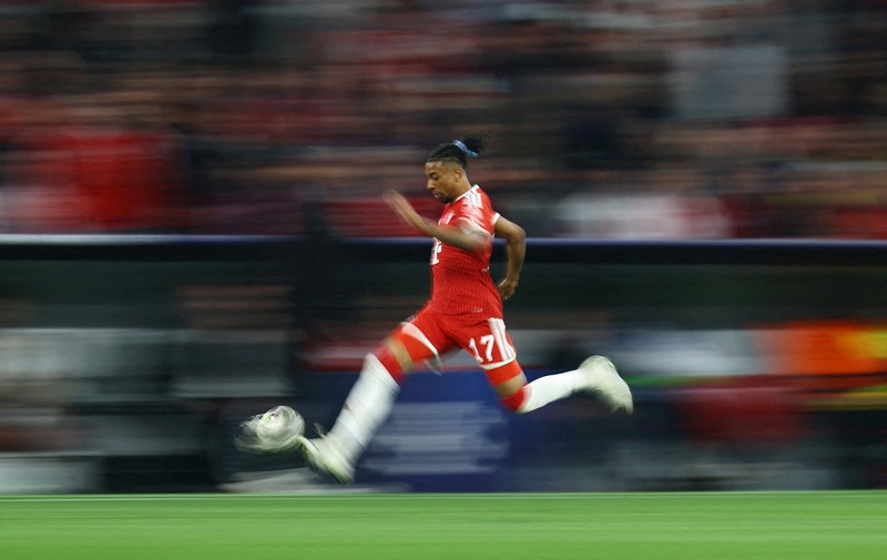 Soccer Football - UEFA Champions League - Semi Final - Second Leg - Bayern Munich v Paris St Germain - Allianz Arena, Munich, Germany - May 6, 2026 Paris St Germain's Fabian Ruiz with teammates celebrate after reaching the UEFA Champions League final REUTERS/Angelika Warmuth