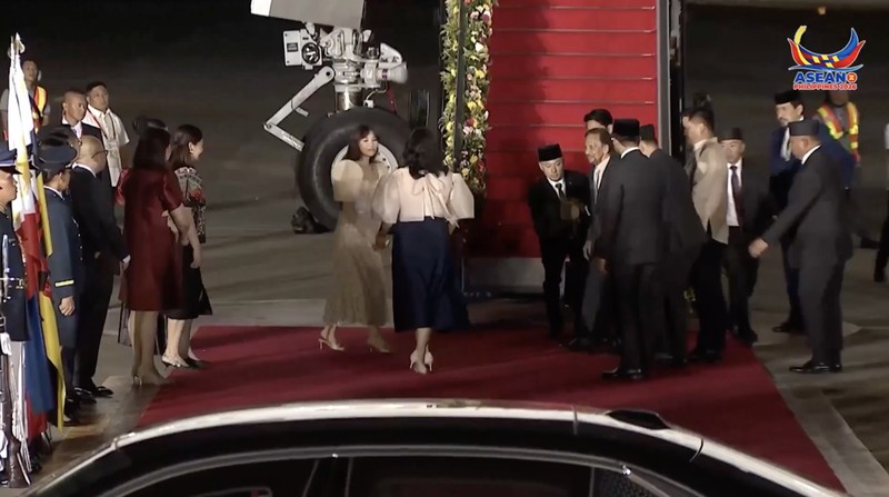 Sultan Brunei Darussalam, Hassanal Bolkiah, tiba di Cebu, Filipina, untuk menghadiri rangkaian Konferensi Tingkat Tinggi (KTT) ASEAN 2026 pada Rabu (6/5/2026) malam.