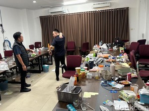 Video Detik-detik 210 WNA Pelaku Penipuan Investasi Daring di Batam Digerebek