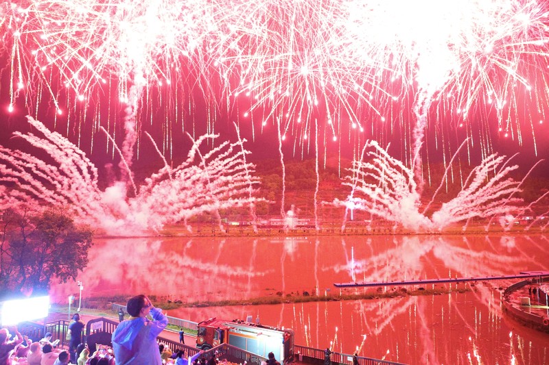 Employees work to assemble firework products at Chili Fireworks factory in Liling, Hunan province, China, April 10, 2026.  REUTERS/Go Nakamura