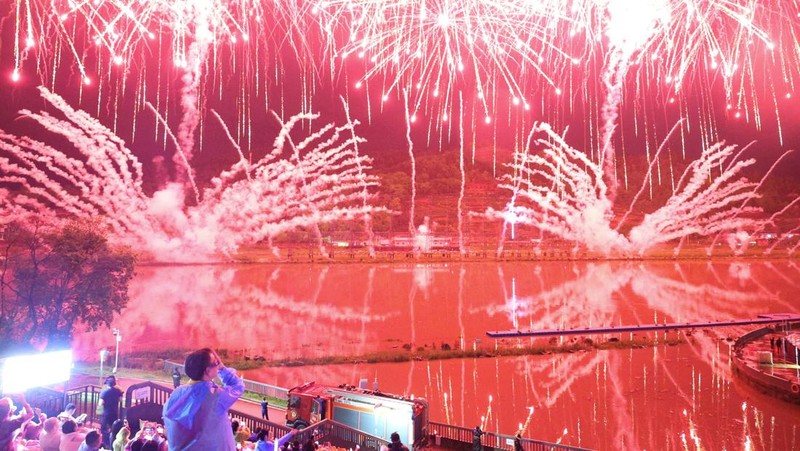 CHINA-USA/FIREWORKS