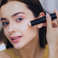 Cara Sculpting Wajah Pakai Contour Stick Sesuai Bentuk Wajahmu 