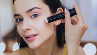 Males Ribet Pakai Brush? Ini 2 Contour Stick yang Bisa Diaplikasikan Pakai Jari 