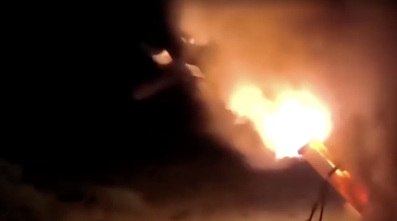 Angkatan laut Iran menembakkan rudal ke lokasi yang tidak diketahui, dalam gambar diam ini yang diambil dari video yang dirilis pada 8 Mei 2026. Pool via WANA (West Asia News Agency)/ via REUTERS