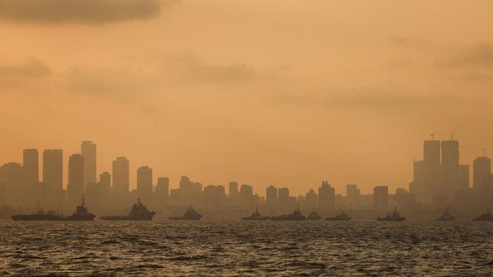 Tugboats operate in the Arabian Sea off Mumbai, India, May 6, 2026. REUTERS/Francis Mascarenhas