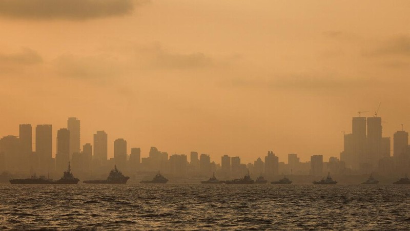 Tugboats operate in the Arabian Sea off Mumbai, India, May 6, 2026. REUTERS/Francis Mascarenhas