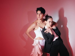 Video: Saat Maxime Bouttier Tampil Bergaun dan Luna Maya Pakai Setelan Jas