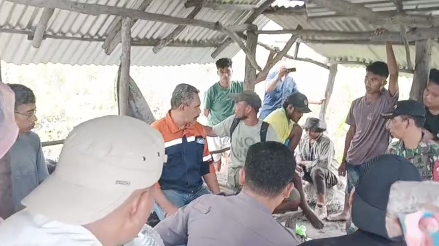 Proses evakuasi pendaki, siap untuk turun Erupsi gunung Gunung Dukono, Halmahera. (BPBD Halmahera utara)