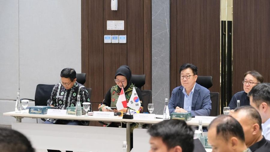 Perusahaan manufaktur Korea Selatan, PT Simone Batang Indonesia bakal membangun pabrik di KEK Industropolis Batang.