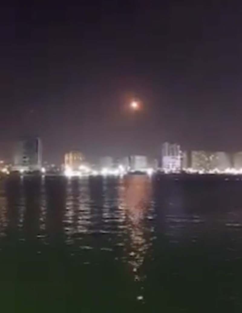 Angkatan laut Iran menembakkan rudal ke lokasi yang tidak diketahui, dalam gambar diam ini yang diambil dari video yang dirilis pada 8 Mei 2026. Pool via WANA (West Asia News Agency)/ via REUTERS