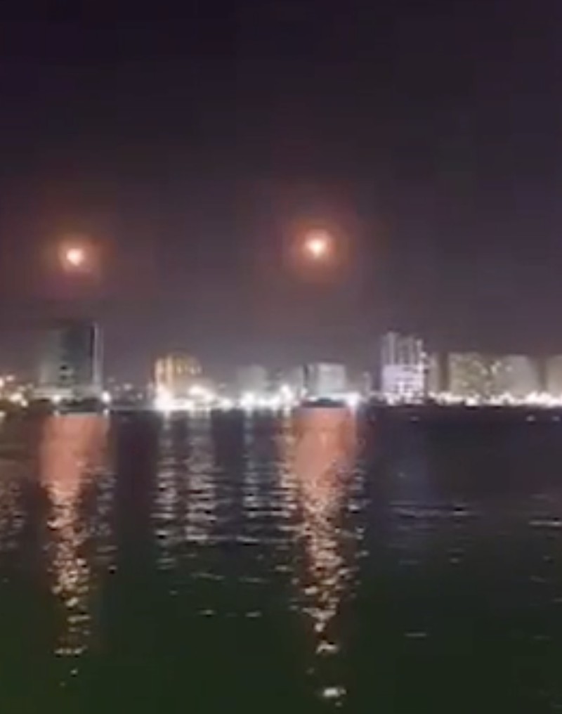 Angkatan laut Iran menembakkan rudal ke lokasi yang tidak diketahui, dalam gambar diam ini yang diambil dari video yang dirilis pada 8 Mei 2026. Pool via WANA (West Asia News Agency)/ via REUTERS