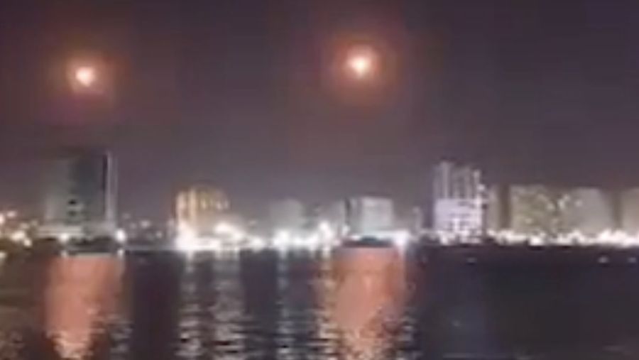 Tangkapan layar video menunjukkan upaya pencegahan serangan udara di wilayah udara Teheran. (Telegram)