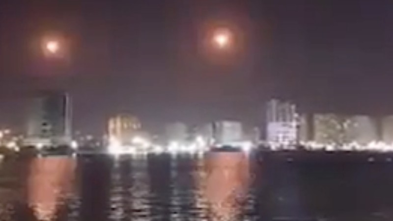 Tangkapan layar video menunjukkan upaya pencegahan serangan udara di wilayah udara Teheran. (Telegram)