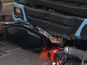 Truk Kontainer Tabrak 3 Pemotor di Jalan Ir Sutami Makassar gegara Rem Blong