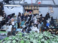 Polri mengamankan WNA di perkantoran kawasan Hayam Wuruk, Jakarta Barat karena terkait dugaan aktivitas judi online (judol). (dok Istimewa)