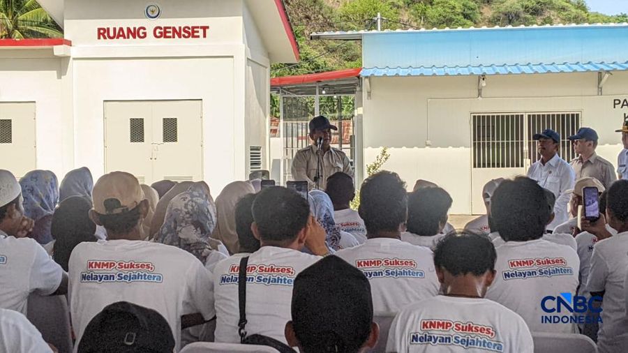 Presiden Ri Prabowo dalam Kunjungan ke Kampung Nelayan Merah Putih Gorontalo. (CNBC Indonesia/Emir Yanwardhana)
