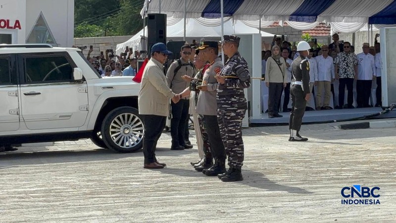Presiden Ri Prabowo dalam Kunjungan ke Kampung Nelayan Merah Putih Gorontalo. (CNBC Indonesia/Emir Yanwardhana)