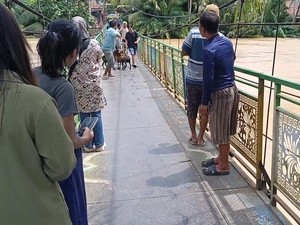 Banjir di Muratara Setinggi Kepala, Warga Selamatkan Ternak ke Desa Tetangga