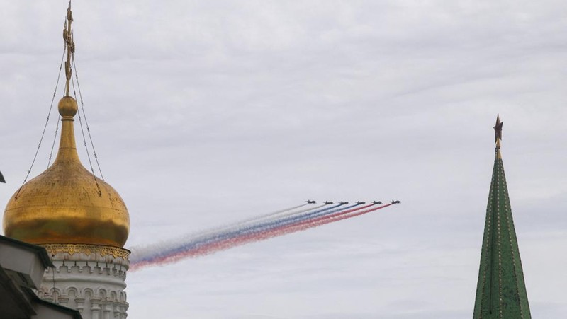 Russia's Su-25 jet aircraft release smoke in the colours of the Russian state flag during a flypast and a military parade on Victory Day, marking the 81st anniversary of the victory over Nazi Germany in World War Two, in central Moscow, Russia, May 9