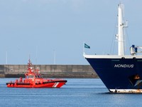 A Spanish coast guard boat operates next to cruise ship MV Hondius at the port of Granadilla de Abona after being affected by a hantavirus outbreak, in Tenerife, Spain, May 10, 2026. REUTERS/Hannah McKay