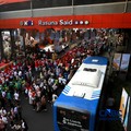 Warga memadati kawasan Jalan HR Rasuna Said pada Minggu (10/5/2026). (CNBC Indonesia/Muhammad Sabki)