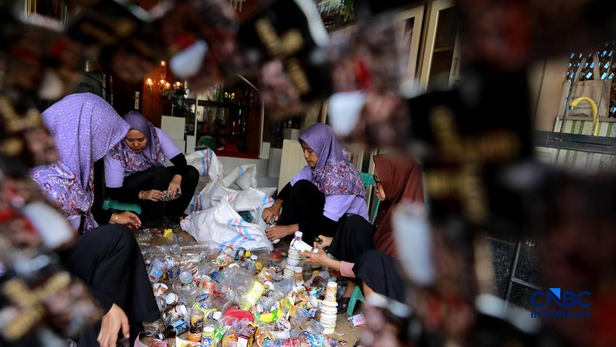 Bukan Sekedar Didaur Ulang, Sampah Plastik Bisa Jadi Solar Premium