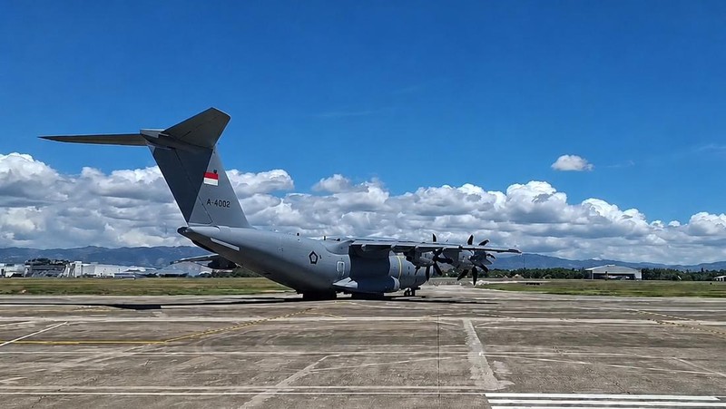 Pengiriman kendaraan taktis Maung MV3 Garuda Limousine menggunakan pesawat Airbus A400M milik TNI Angkatan Udara menuju Cebu. (Dok. Sekretariat Presiden)