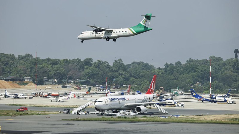Pesawat milik Turkish Airlines mengalami insiden kebakaran pada ban roda pendaratan usai mendarat di Bandara Internasional Tribhuvan, Kathmandu, Nepal, Senin (11/5/2026) waktu setempat. Insiden itu memaksa otoritas bandara menghentikan sementara oper