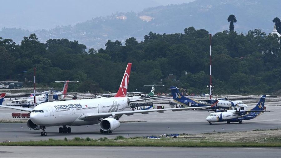 Pesawat milik Turkish Airlines mengalami insiden kebakaran pada ban roda pendaratan usai mendarat di Bandara Internasional Tribhuvan, Kathmandu, Nepal, Senin (11/5/2026) waktu setempat. Insiden itu memaksa otoritas bandara menghentikan sementara oper