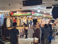 Sentra pakaian bekas atau thrifting di Pasar Senen, Jakarta Pusat, Senin (11/5/2026). (CNBC Indonesia/Chandra Dwi Pranata)
