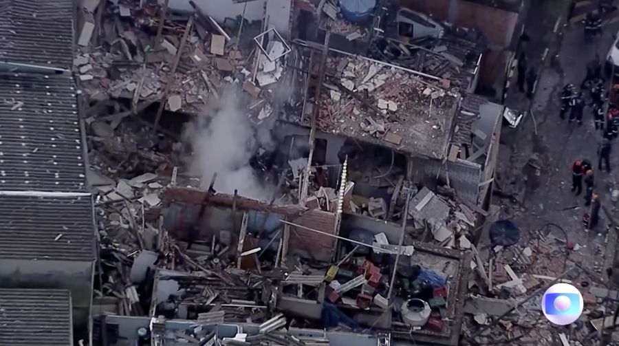 Kebakaran hebat yang diduga dipicu ledakan gas melanda kawasan permukiman di lingkungan Jaguare, Sao Paulo, Brasil, pada Senin (11/5/2026).