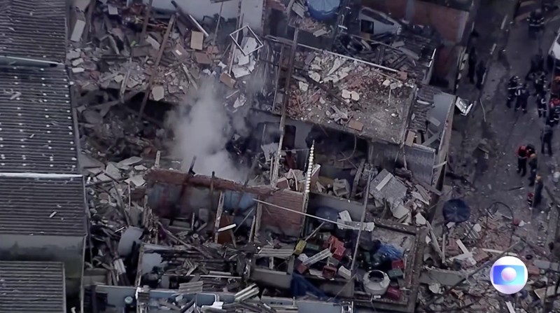 Kebakaran hebat yang diduga dipicu ledakan gas melanda kawasan permukiman di lingkungan Jaguare, Sao Paulo, Brasil, pada Senin (11/5/2026).