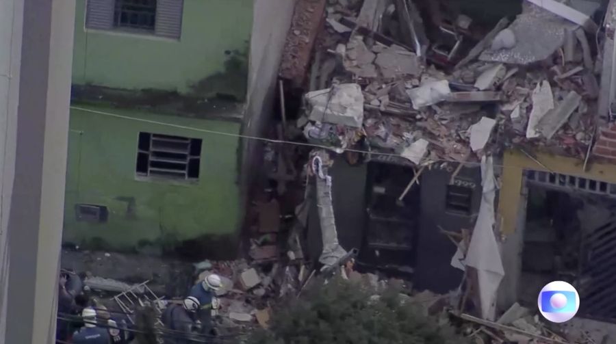 Kebakaran hebat yang diduga dipicu ledakan gas melanda kawasan permukiman di lingkungan Jaguare, Sao Paulo, Brasil, pada Senin (11/5/2026).