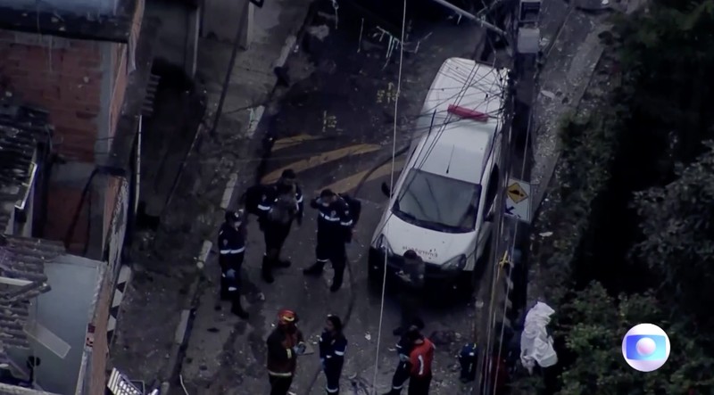 Kebakaran hebat yang diduga dipicu ledakan gas melanda kawasan permukiman di lingkungan Jaguare, Sao Paulo, Brasil, pada Senin (11/5/2026). (Tangkapan Layar Video Reuters/TV GLOBO)